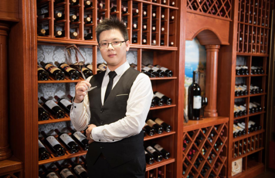 藍菲酒業首席品酒師、培訓師劉俊雄